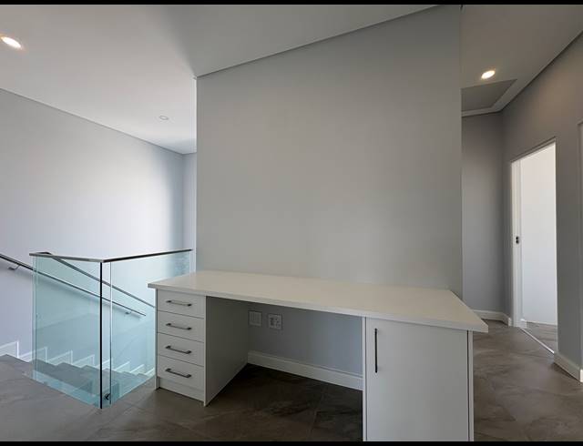 4 BEDROOM HOUSE FOR SALE IN SANDOWN